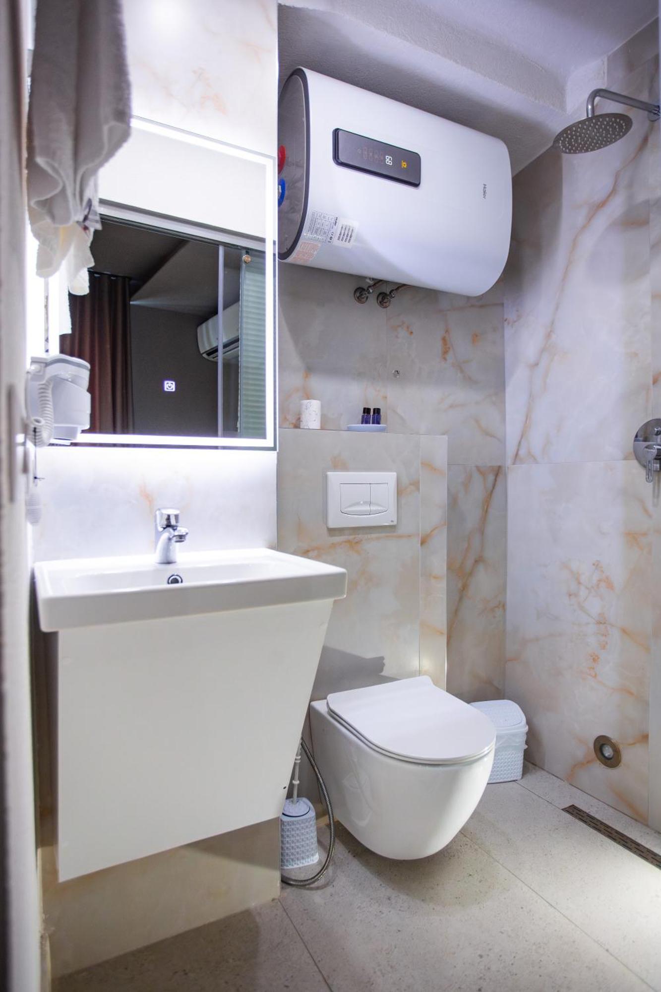 The Bubbles - Jacuzzi Hotel Tirana Exterior foto