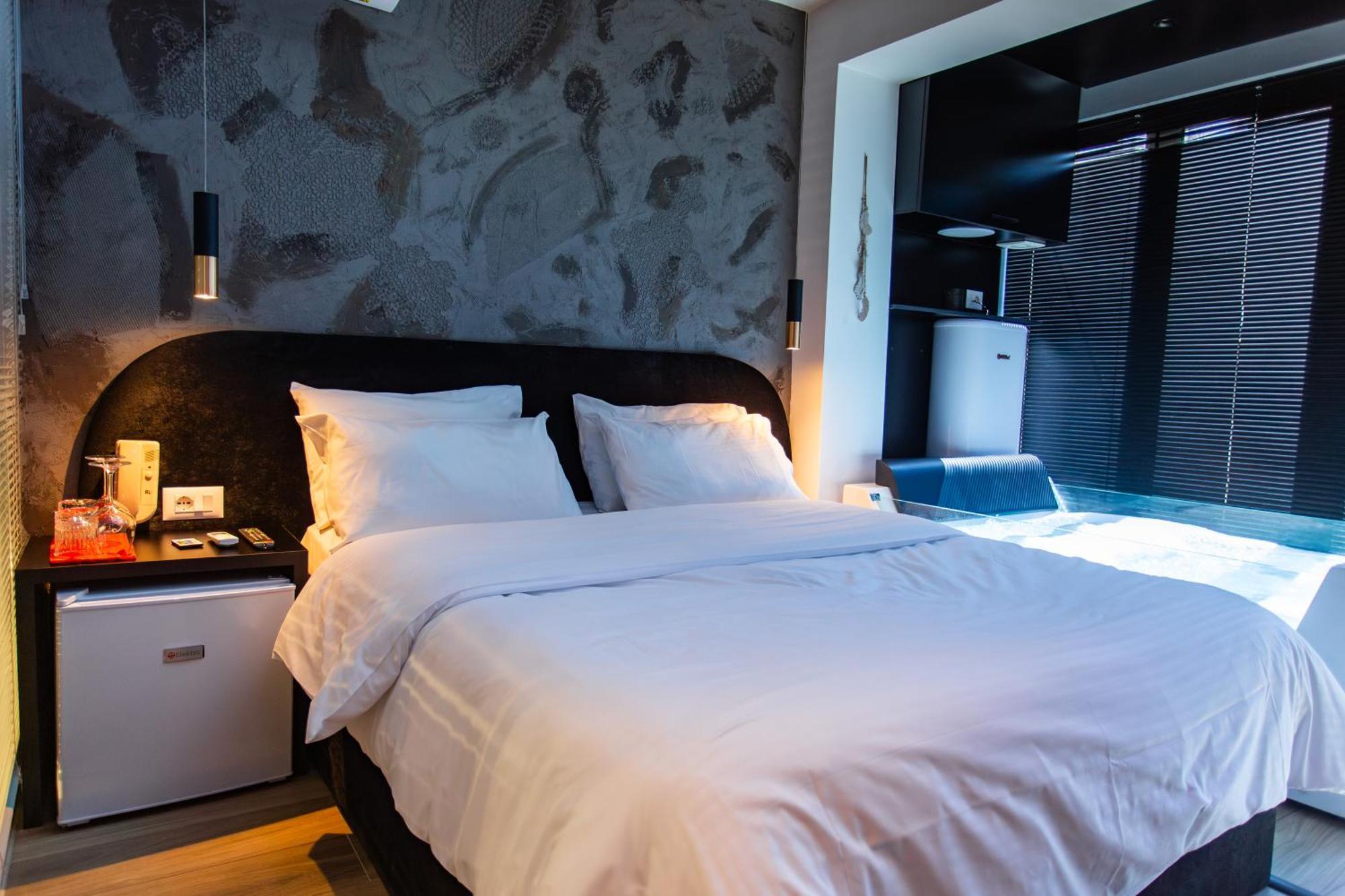 The Bubbles - Jacuzzi Hotel Tirana Exterior foto