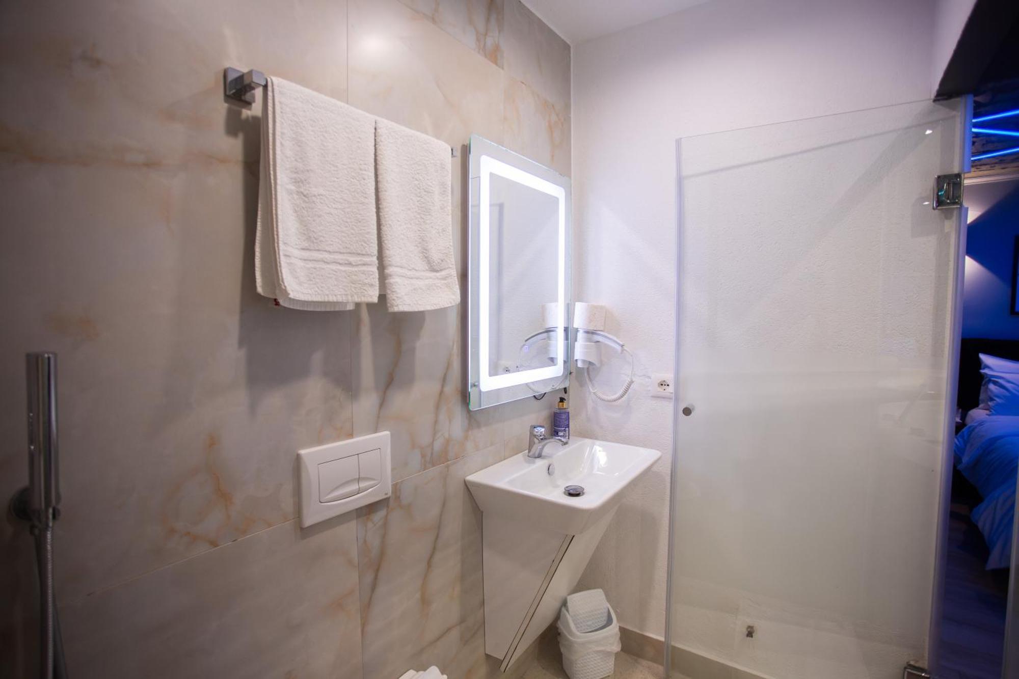 The Bubbles - Jacuzzi Hotel Tirana Exterior foto