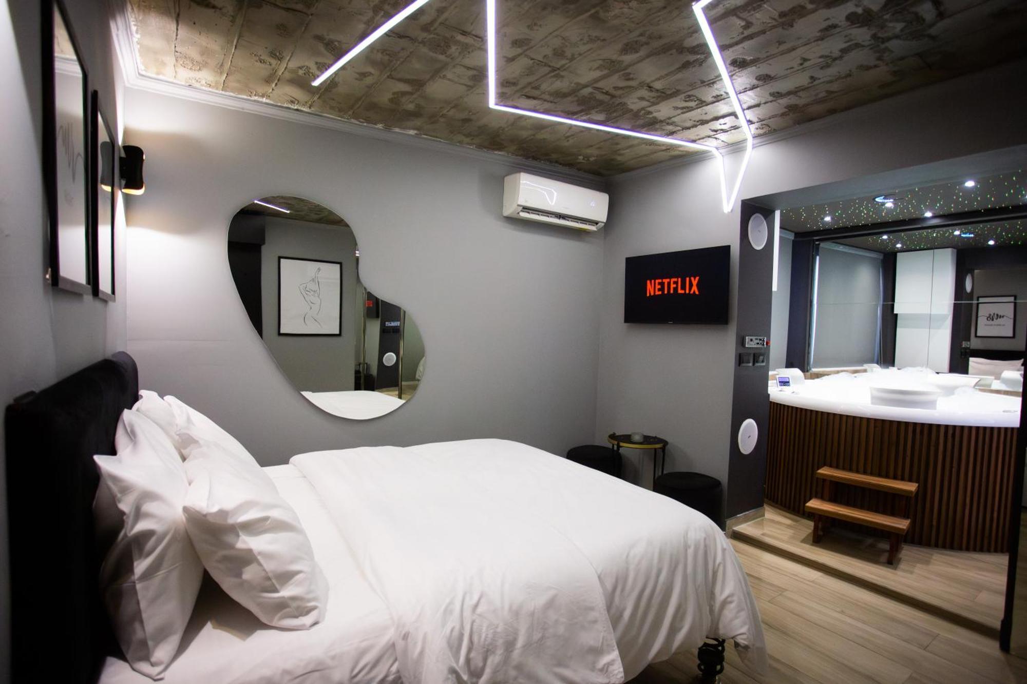 The Bubbles - Jacuzzi Hotel Tirana Exterior foto